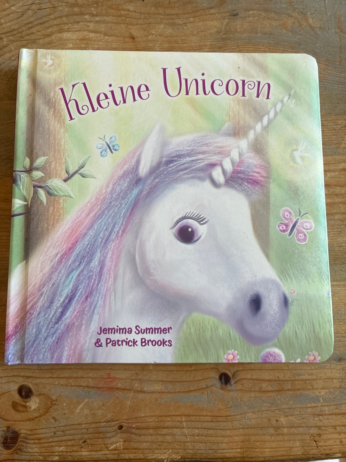 Kleine Unicorn - Zo goed als nieuw kinderboek, Boeken, Jongen of Meisje, Ophalen of Verzenden, Zo goed als nieuw, Voorleesboek
