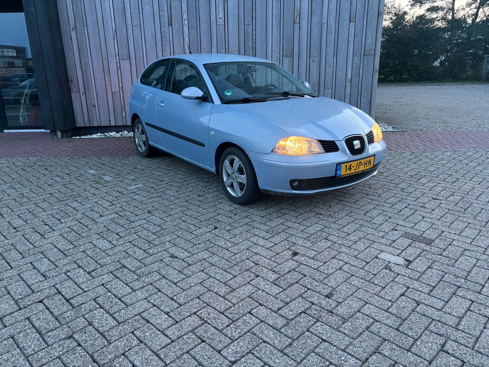 Seat Ibiza 1.4 16V airco carplay, Voorwielaandrijving, 15 km/l, 4 cilinders, Blauw