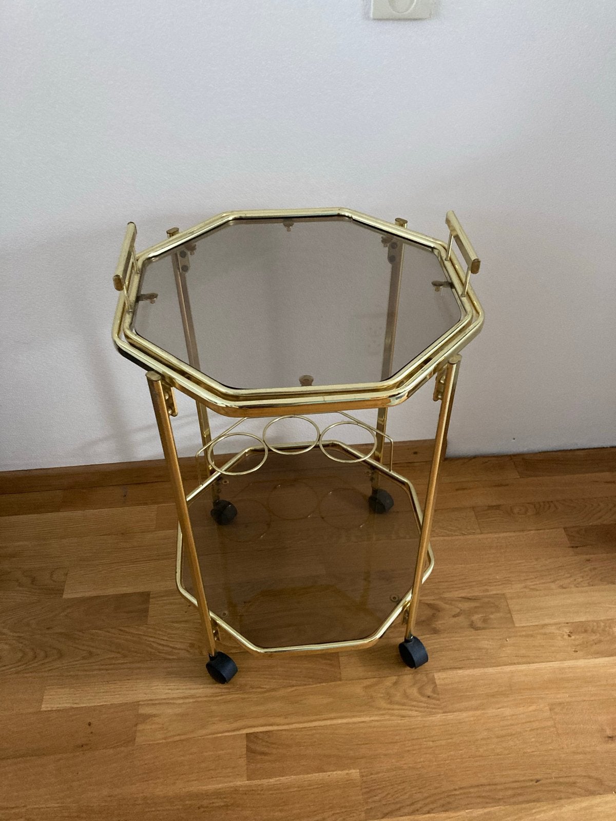 Vintage Achthoekige Vergulde Serveerwagen met Gerookt Glas, Ophalen