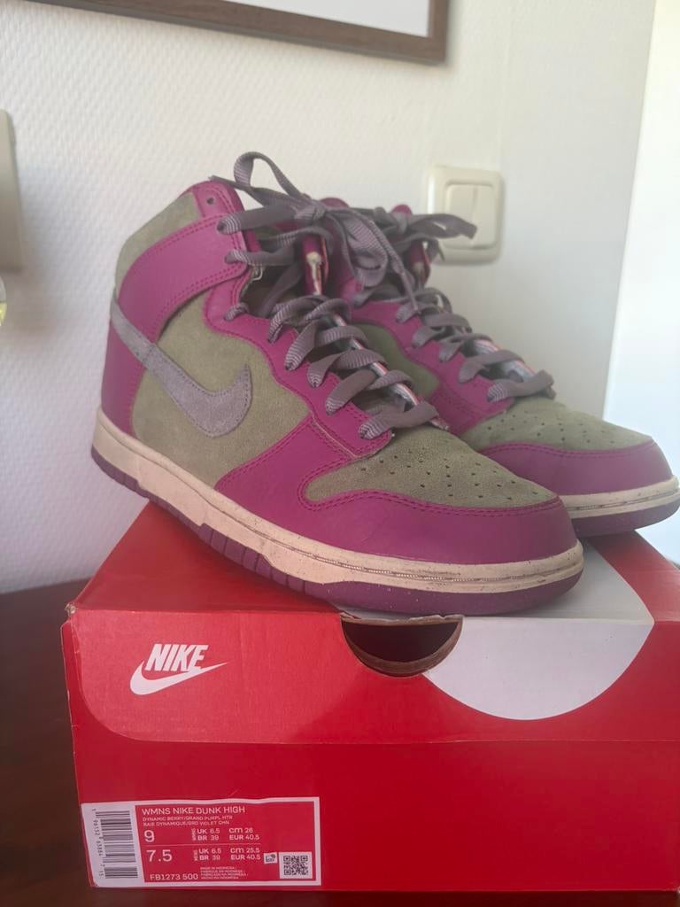 Nike Dunk high “Dynamic Berry” 40,5, Kleding | Dames, Schoenen, Ophalen, Overige kleuren, Sneakers of Gympen, Zo goed als nieuw