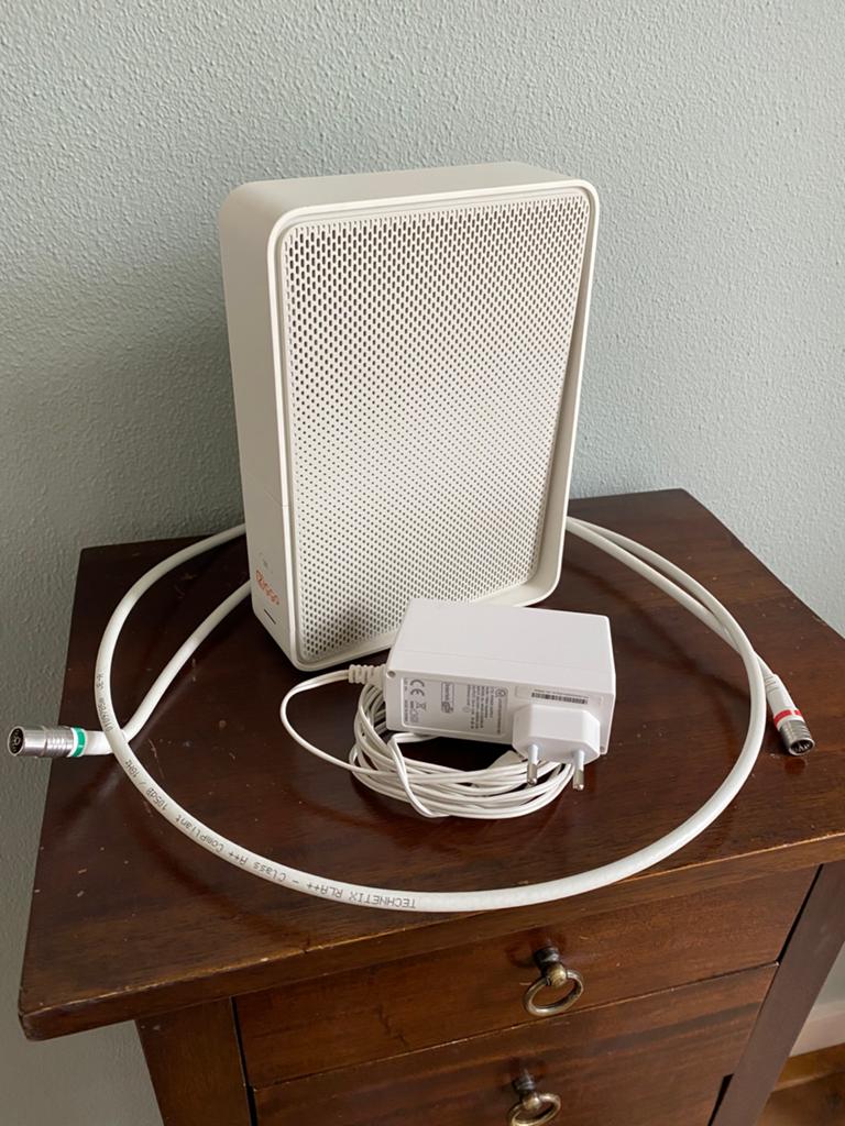 Ziggo connectbox CH7465LG-ZG wit, Ophalen of Verzenden, Zo goed als nieuw