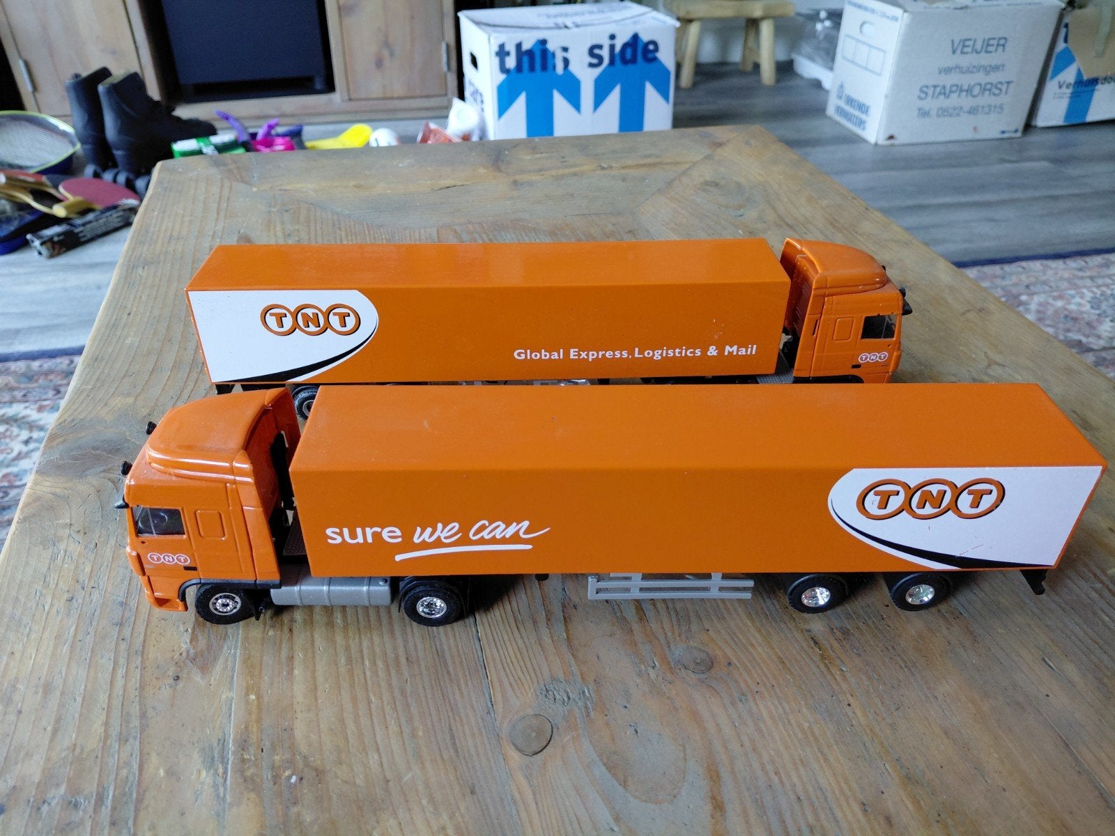 2 TNT vrachtwagens schaalmodel, Ophalen of Verzenden, Nieuw