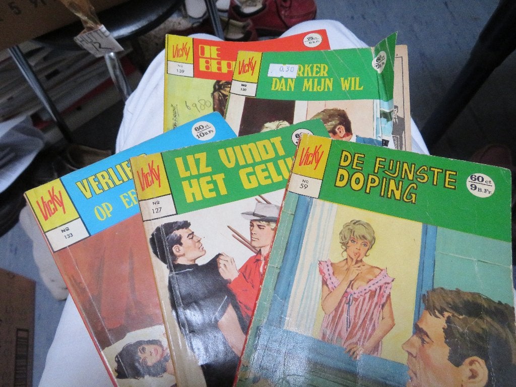 Romance, Romantica en Vicky 6 stripboekjes  5 euro 1975, Boeken, Stripboeken, Meerdere stripboeken, Verzenden