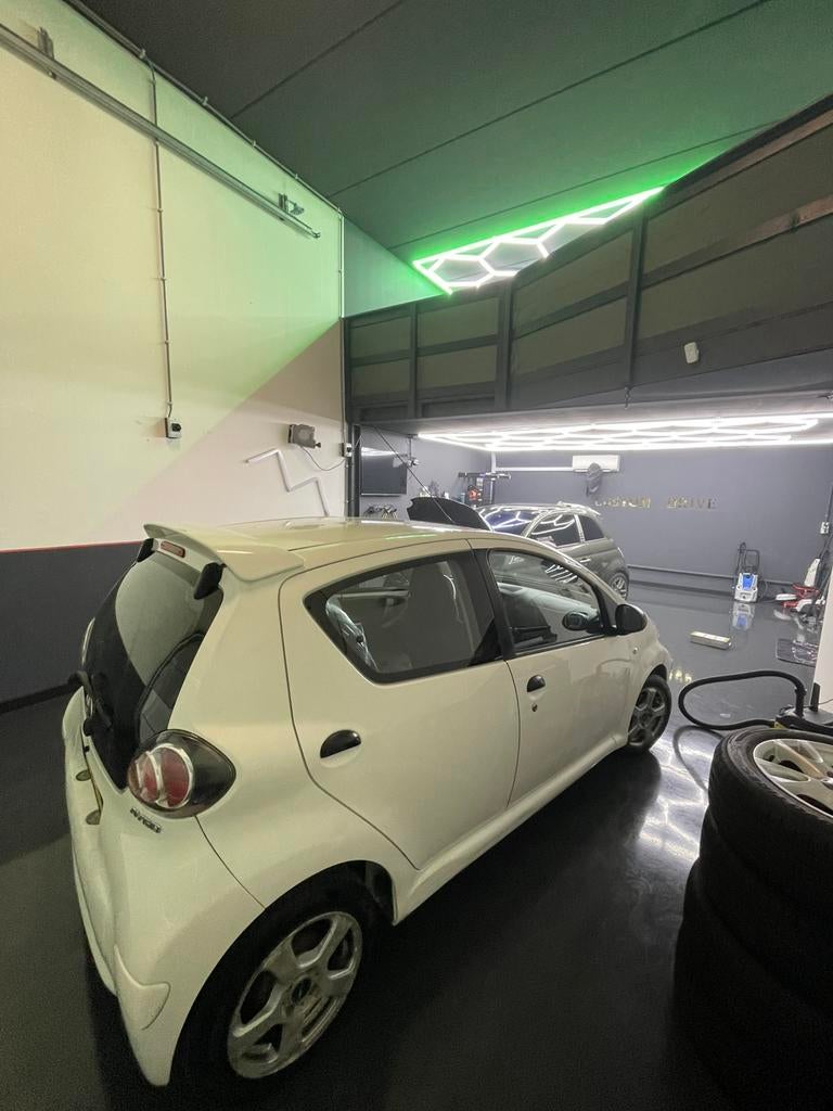 Toyota Aygo 1.0 12V Vvt-i 5DRS 2012 Wit AIRCO, Auto's, Toyota, Voorwielaandrijving, 4 stoelen, Origineel Nederlands, Bedrijf