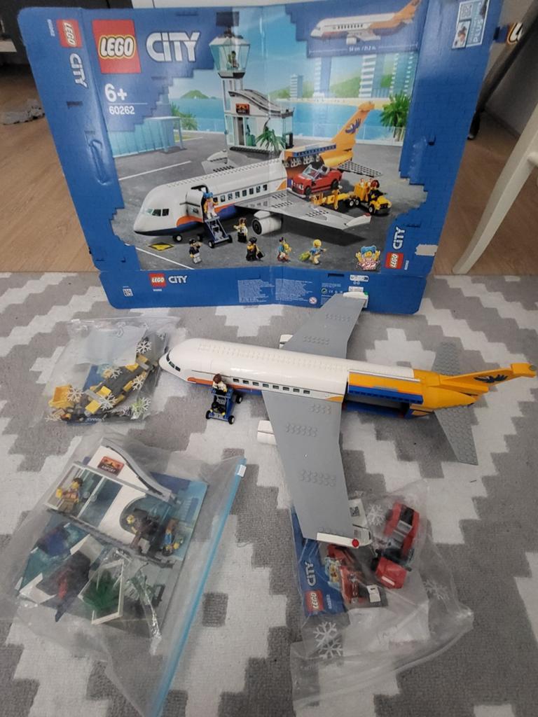 Lego city 60262 passagiersvliegtuig, Ophalen of Verzenden, Zo goed als nieuw