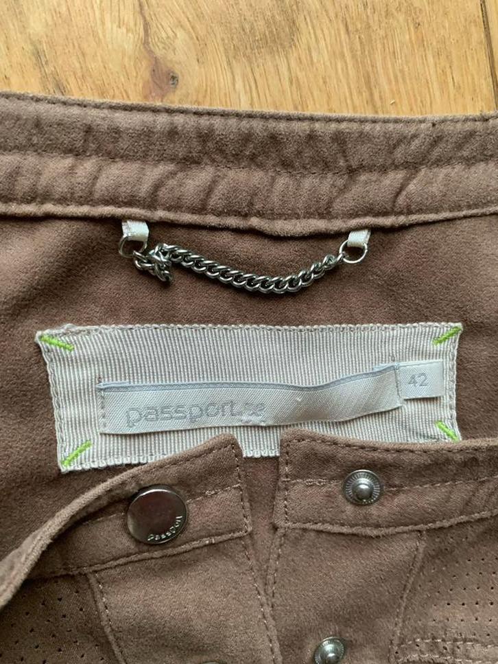 Mooie suède jas van Passport, maat 42, Kleding | Dames, Ophalen of Verzenden, Zo goed als nieuw, Maat 42/44 (L), Bruin
