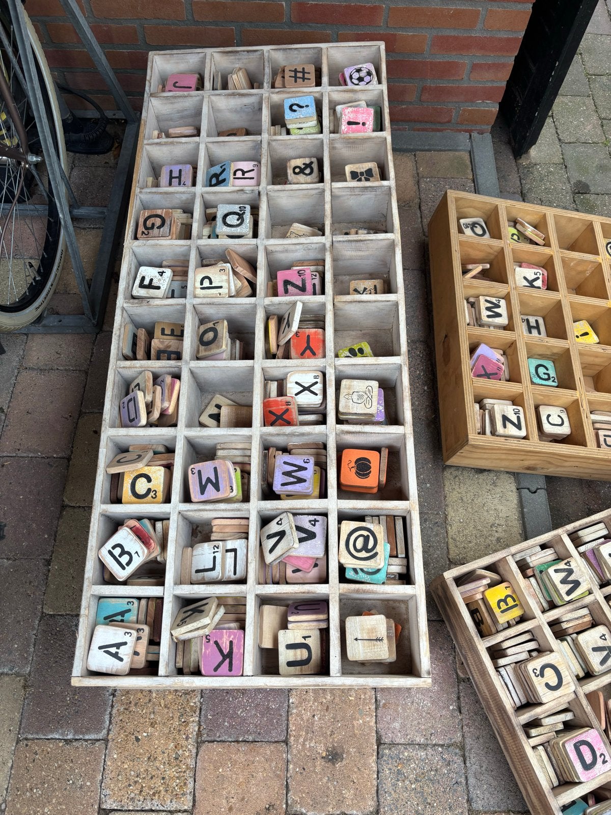 Scrabble letters. en diverse houten planken, Gebruikt, Meerkleurig, Overige merken, Knutselmateriaal