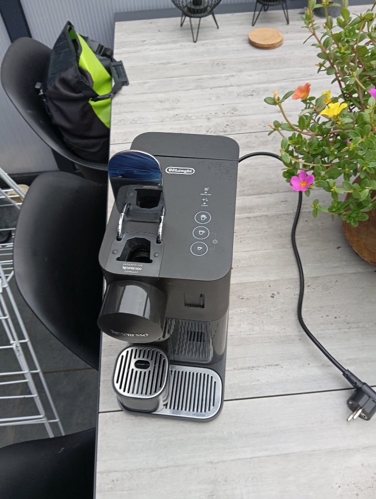 Foto 2 van Nespresso DeLonghi koffiezetapparaat