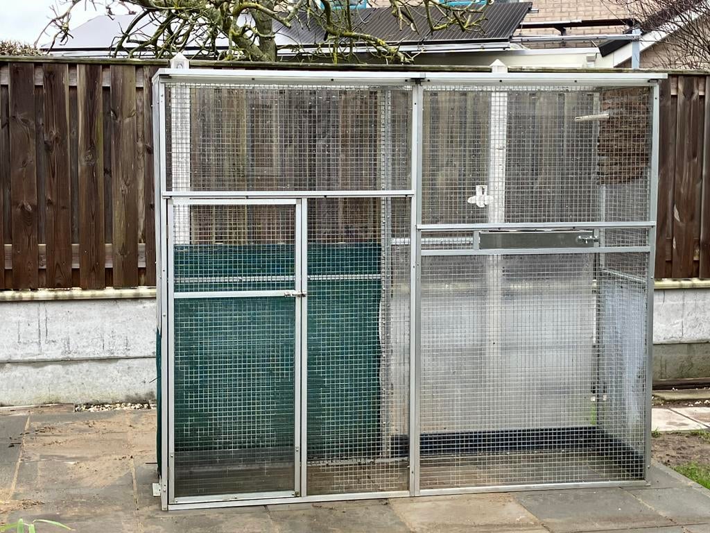 Kleine voliere binnen/ buiten., Ophalen, Gebruikt, Aluminium, Volière