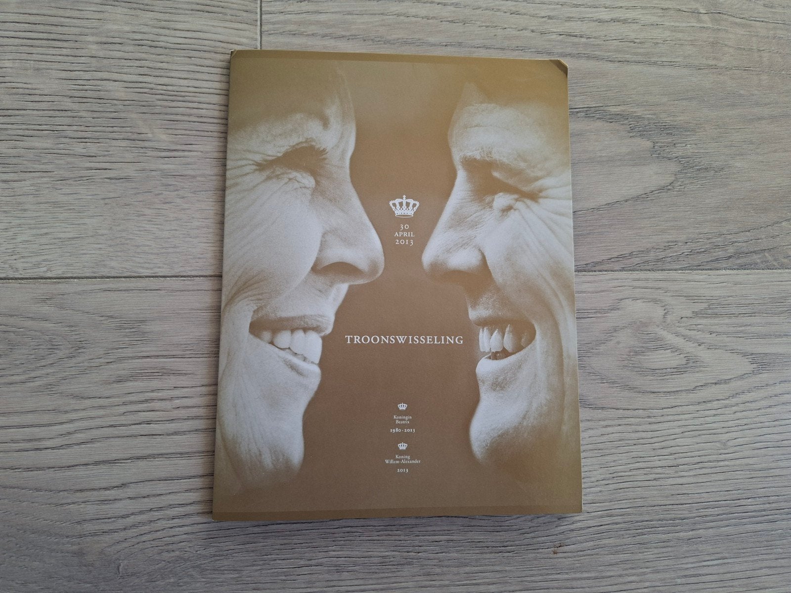 Postzegelmapje Troonwisseling, Ophalen of Verzenden, Na 1940, Postfris