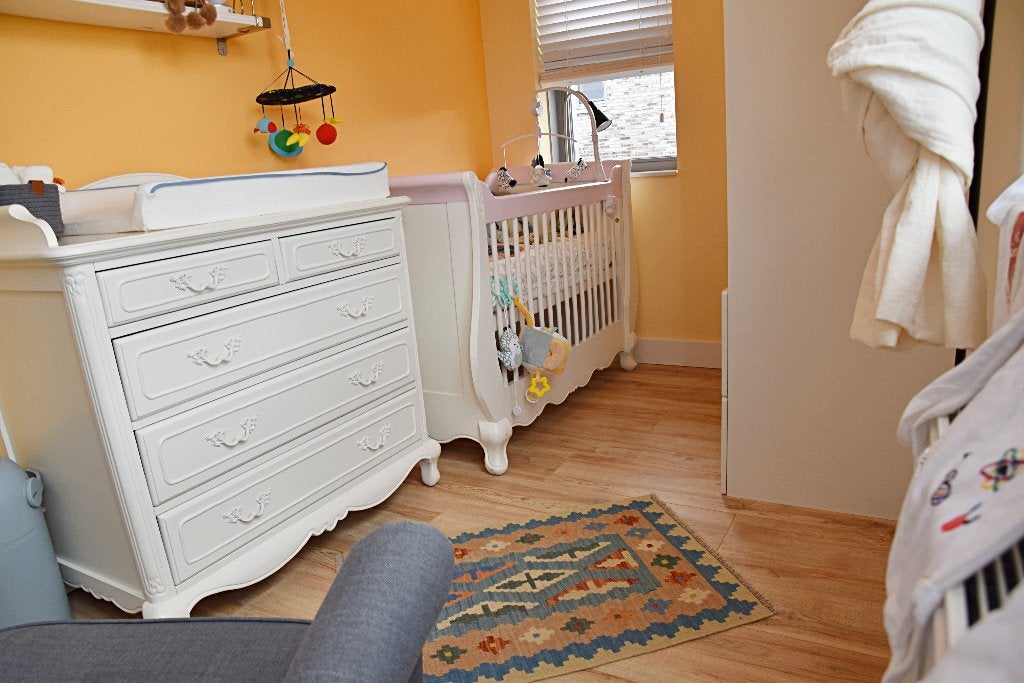 Complete babykamer: wit ledikant commode matras en accessoir, Ophalen, Gebruikt, 70 tot 85 cm, Minder dan 140 cm