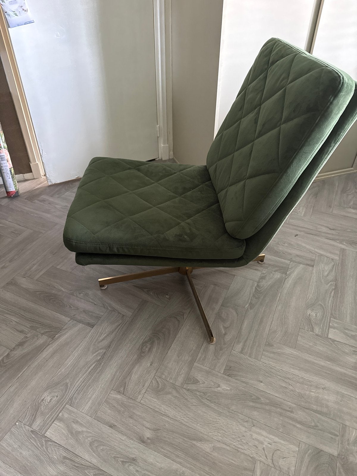 Velvet velours Groene stoel met goud onderstel, Huis en Inrichting, Stoelen, Ophalen, Overige kleuren, Metaal, Eén