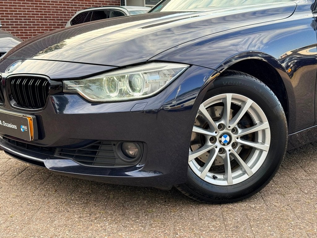 BMW 3-serie 320i High Executive|Ketting vervangen|Navigatie|, Auto's, Automaat, Euro 5, Gebruikt, Zwart