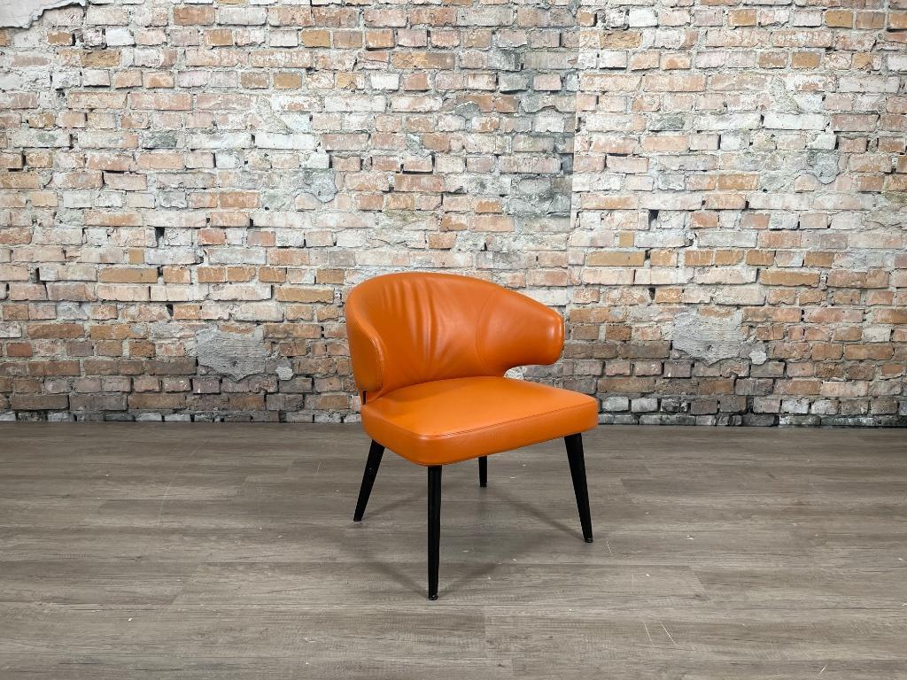 Minotti Aston oranje bij TheReSales, Huis en Inrichting, Overige kleuren, Ophalen of Verzenden, Zo goed als nieuw, Vijf, Zes of meer stoelen
