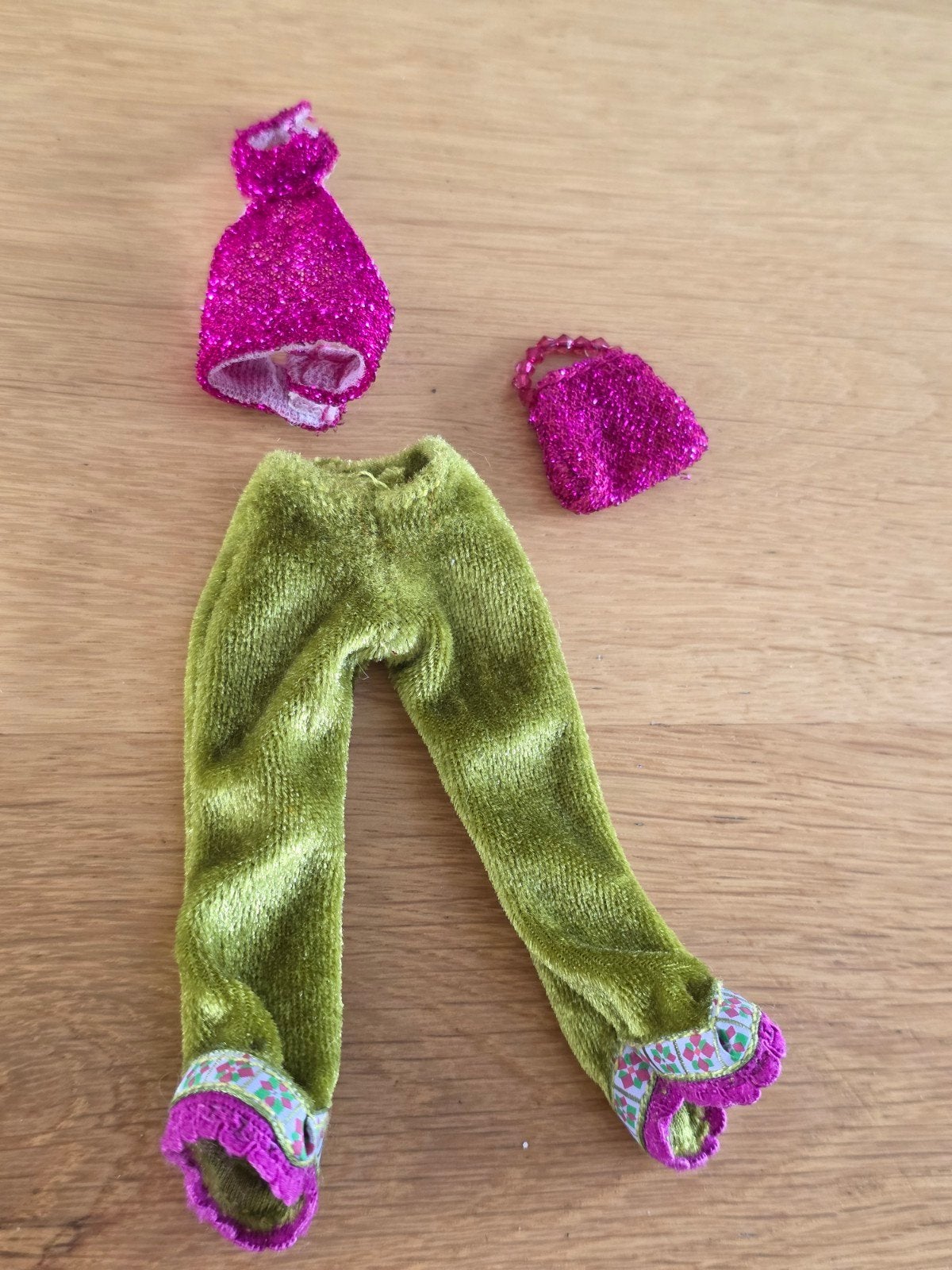 Bratz kledingset Dynamite Dance 2001, Ophalen of Verzenden, Gebruikt, Kleertjes