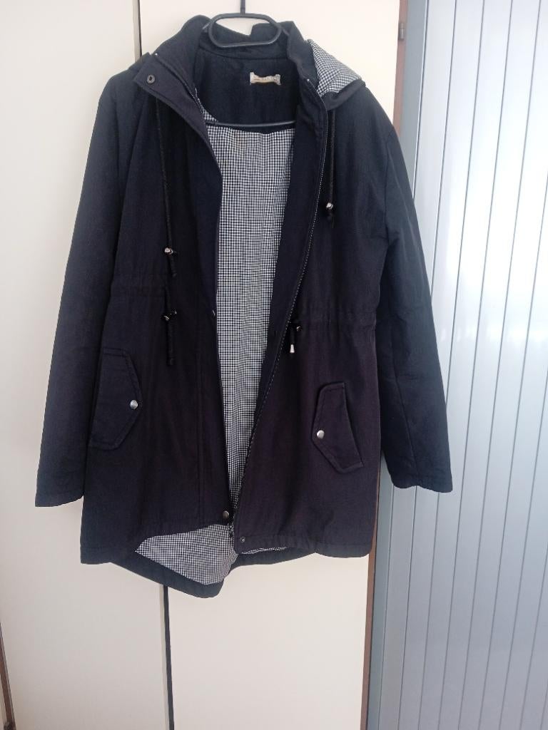Zwarte (regen) jas missvalle maat 38/40, Kleding | Dames, Jassen | Zomer, Maat 38/40 (M), Verzenden, Zwart, Zo goed als nieuw
