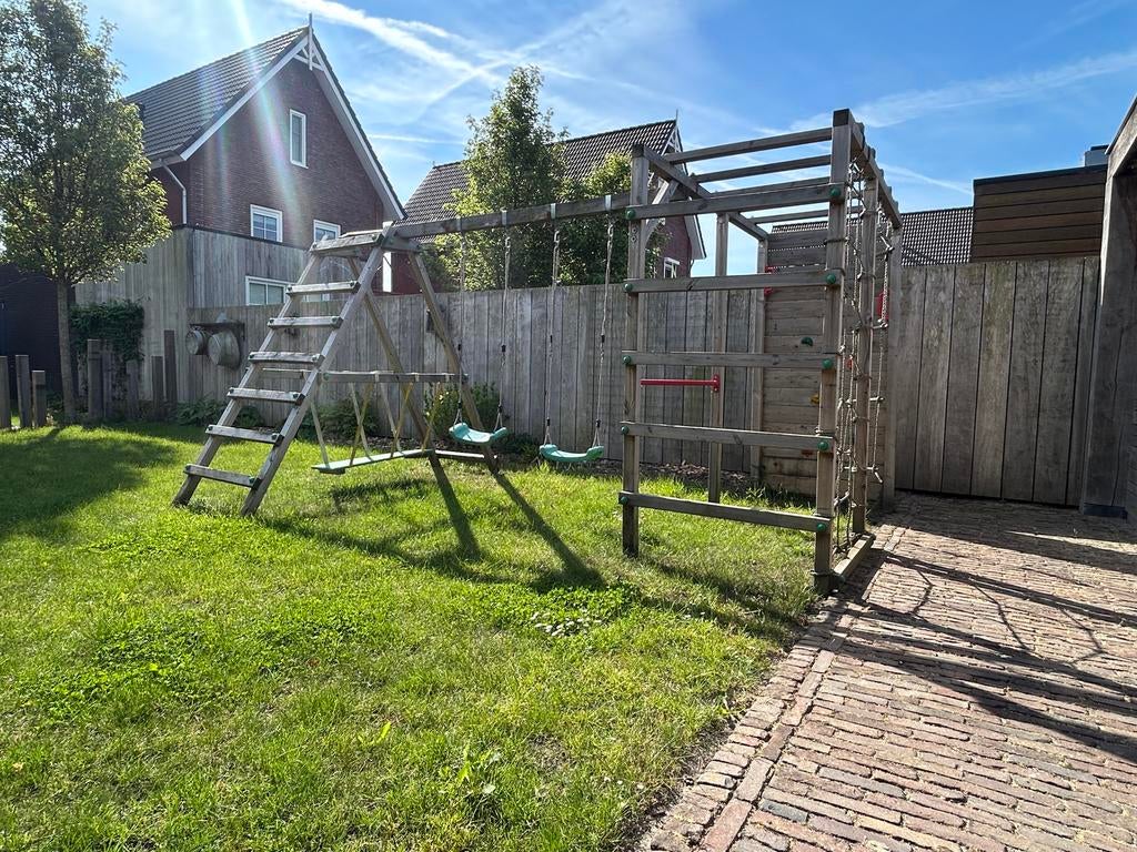 Houten speeltoestel met schommel en klimwand, Ophalen, Zo goed als nieuw, Klimnet