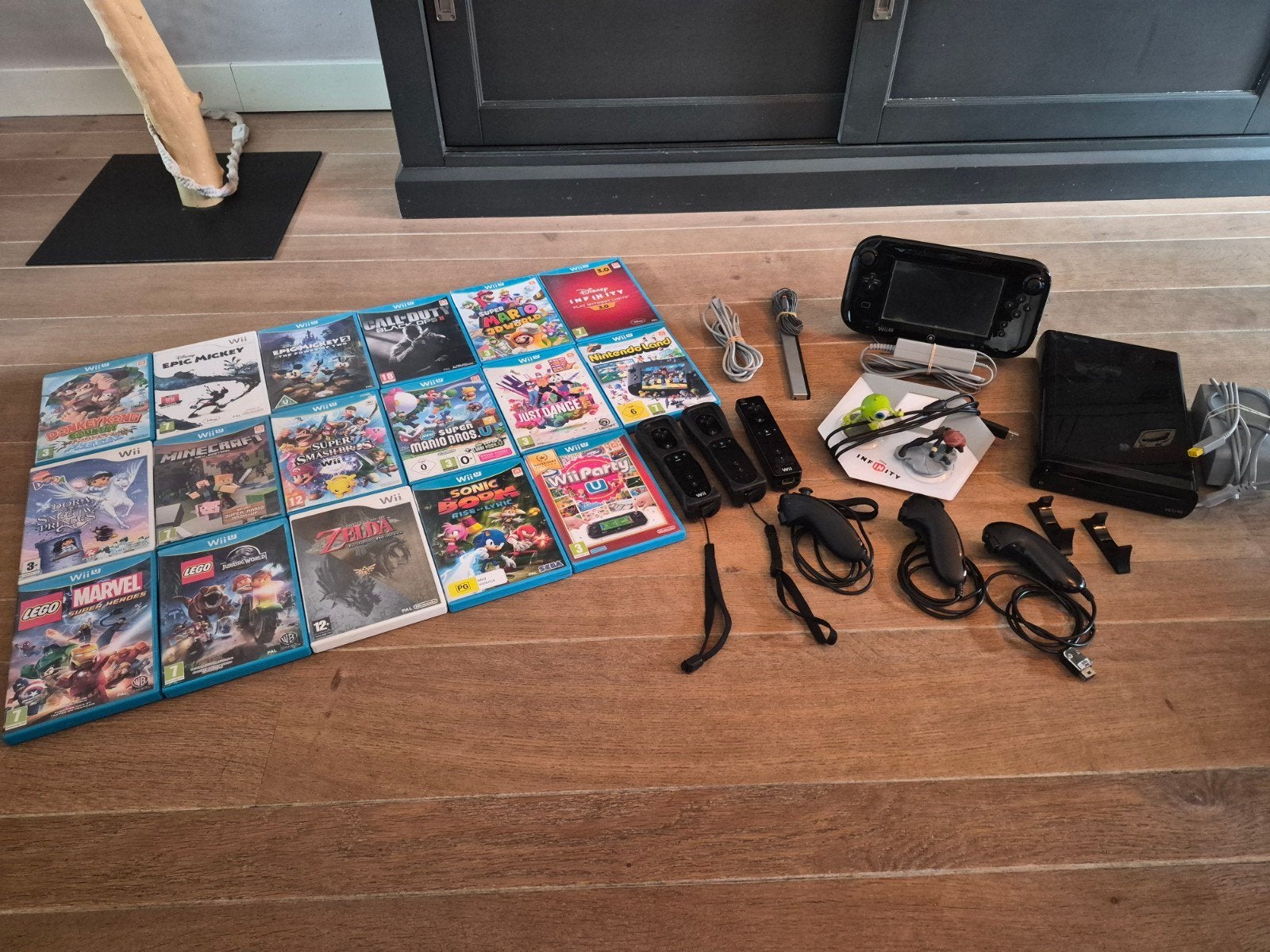 Te koop Wii U complete set zwart, Spelcomputers en Games, Ophalen, Gebruikt, Met 3 controllers of meer, Met games