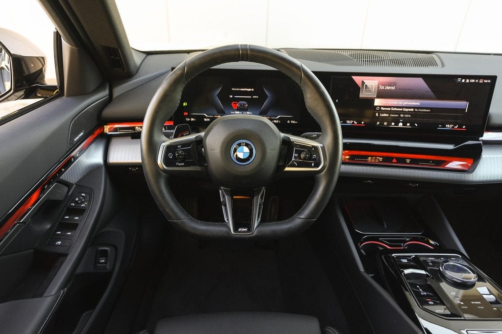 BMW i5 Touring eDrive40 M Sport / Comfort Access / Adaptieve, Auto's, BMW, Stoelverwarming, Achterwielaandrijving, Gebruikt, Zwart