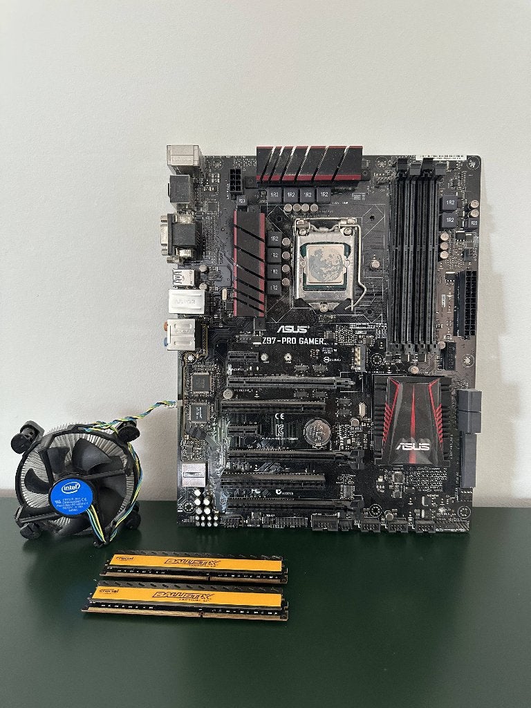 ASUS Z97 Pro Gamer + i5-4690K + 8GB Crucial DDR3 LP RAM, Gebruikt, DDR3, Ophalen of Verzenden, LGA 1150