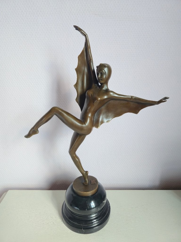 Prachtig groot bronzen beeld art deco vleermuis lady, Ophalen, Brons