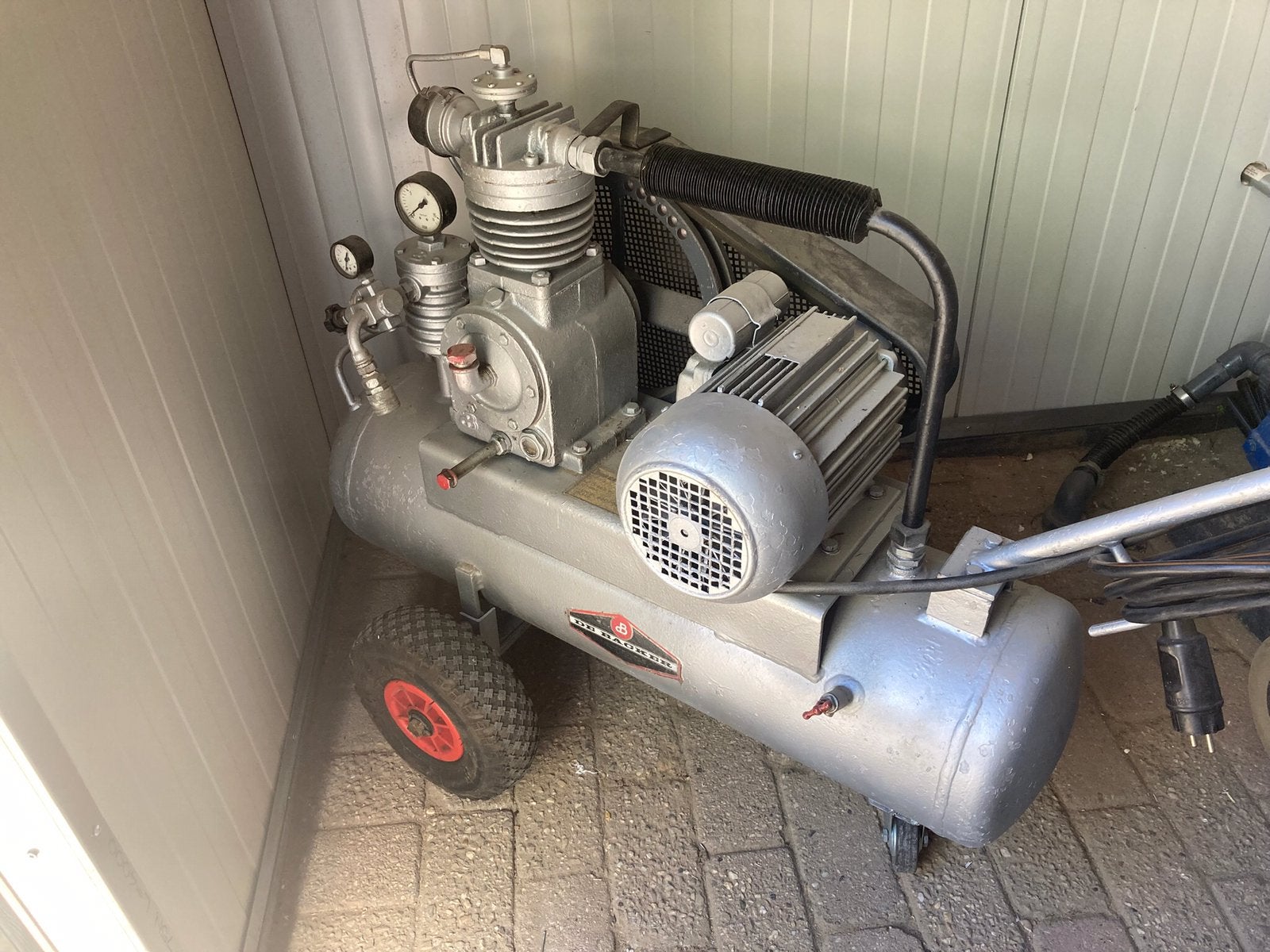 De Backer compressor, Ophalen, Gebruikt, Minder dan 200 liter/min