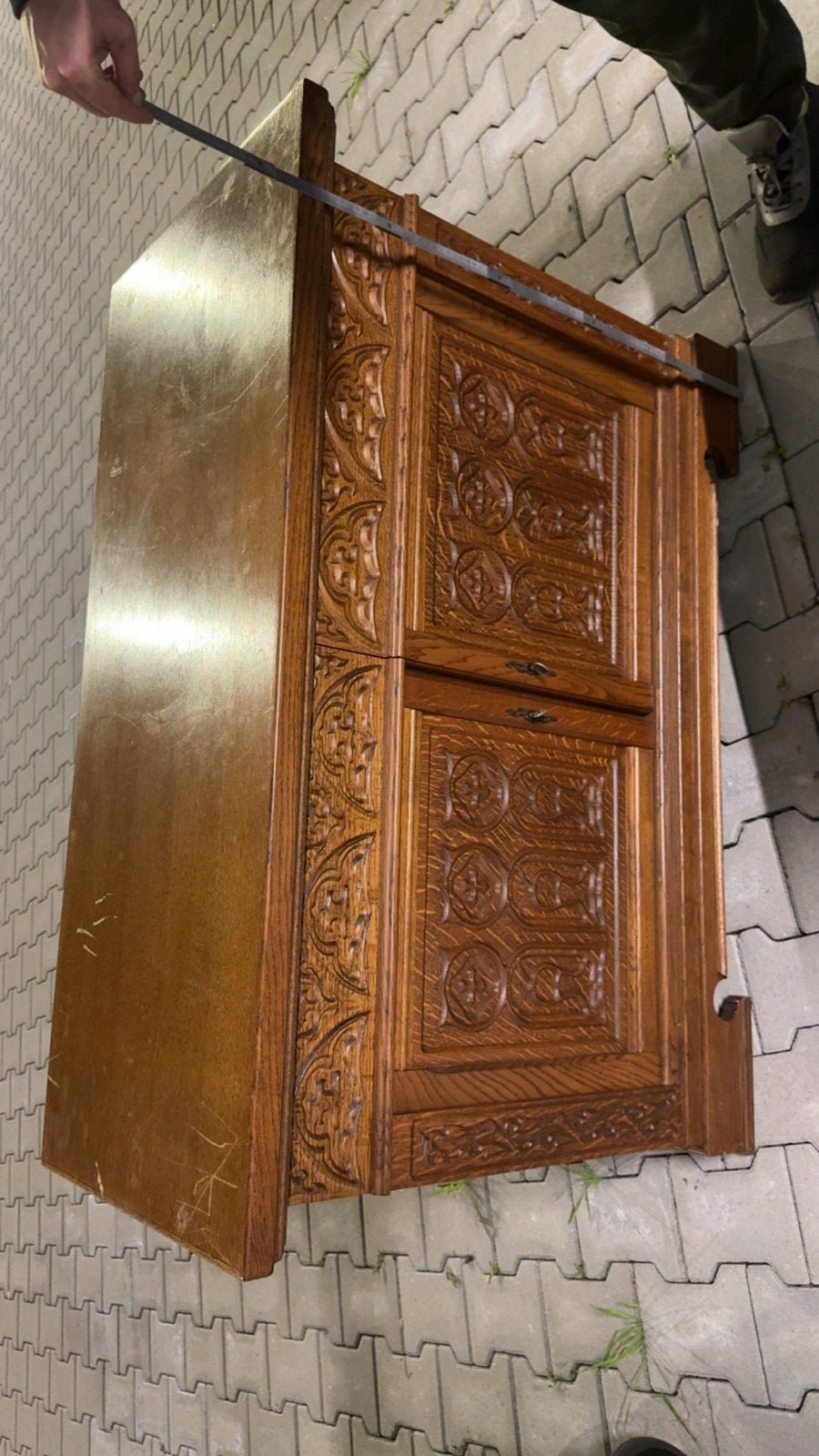 Antiek houten dressoir met sierlijk houtsnijwerk, Ophalen