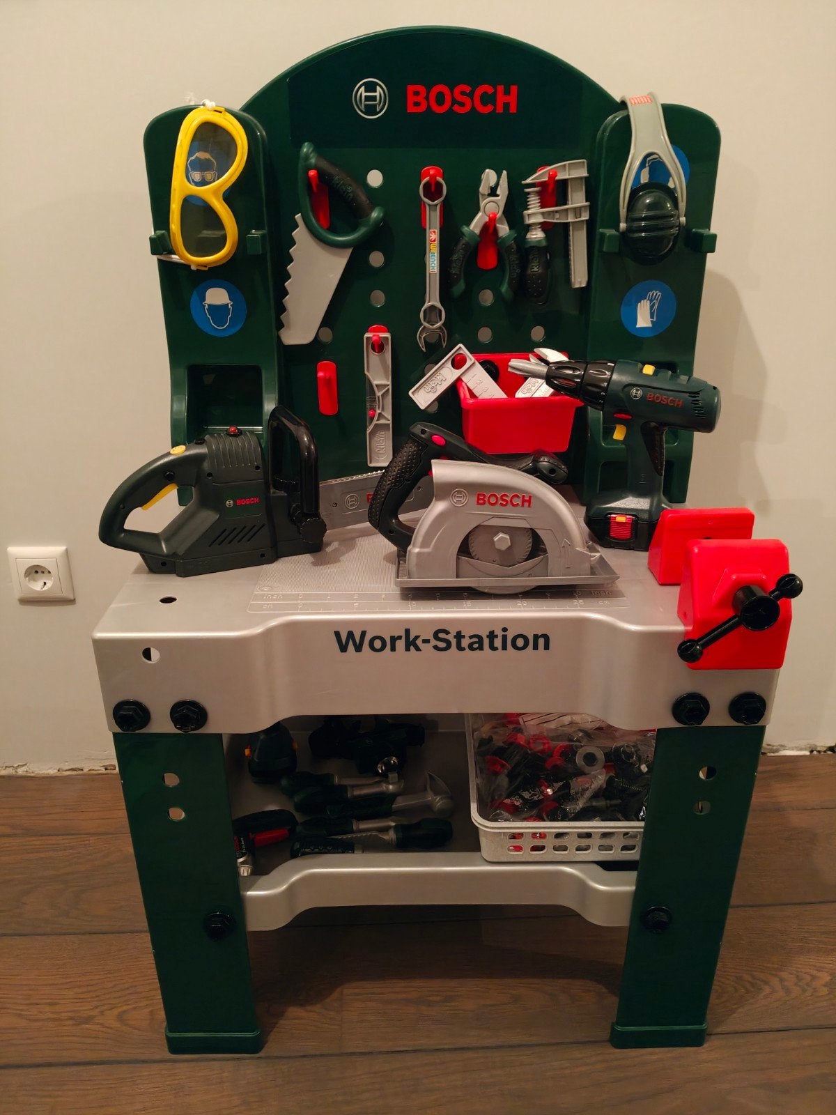 Bosch Work-Station met gereedschap en accessoires, Ophalen, Zo goed als nieuw, Jongen of Meisje