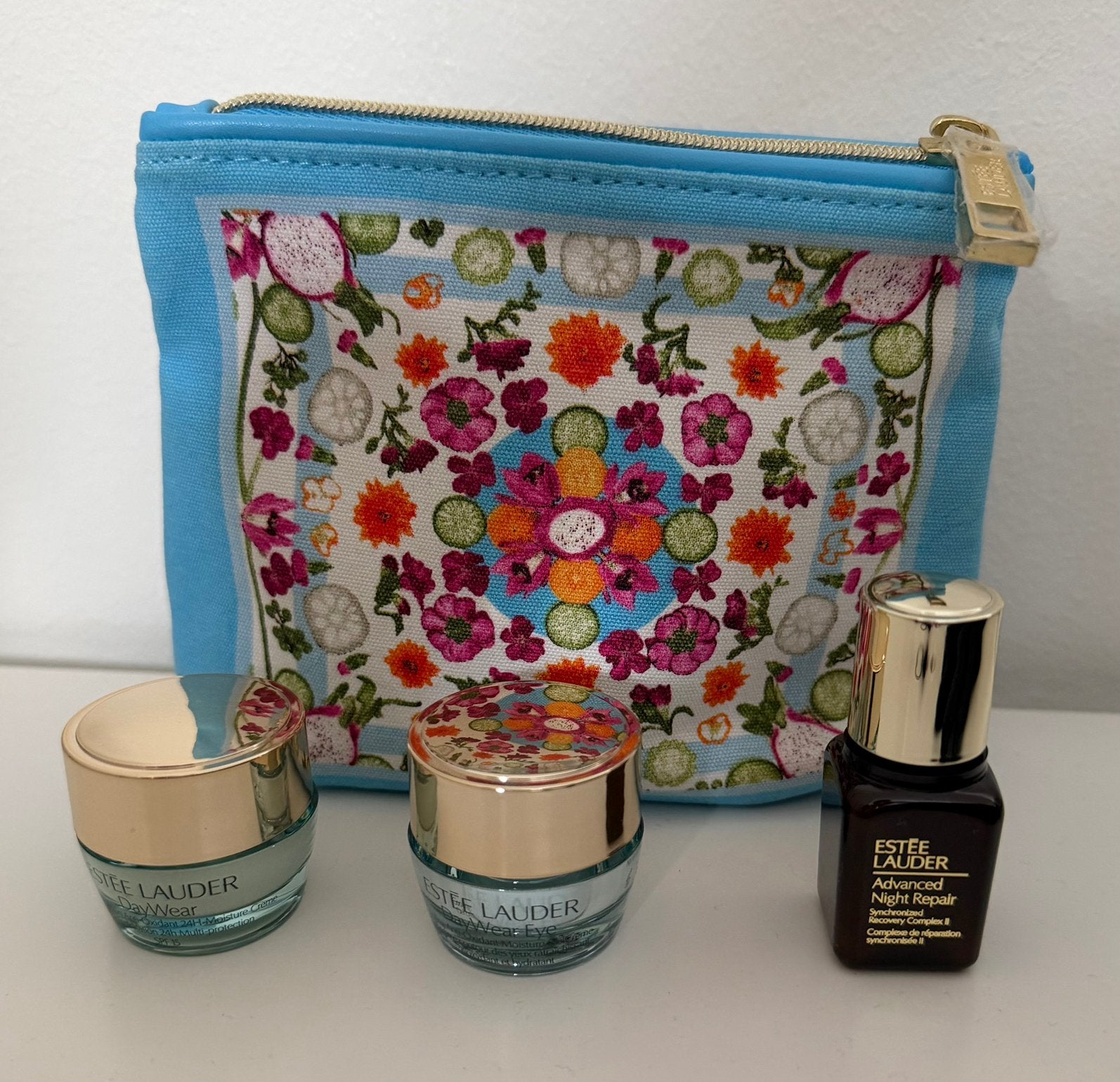 Estee Lauder toilettasje met 3 nieuwe producten, Verzenden, Nieuw, Gehele gezicht, Verzorging