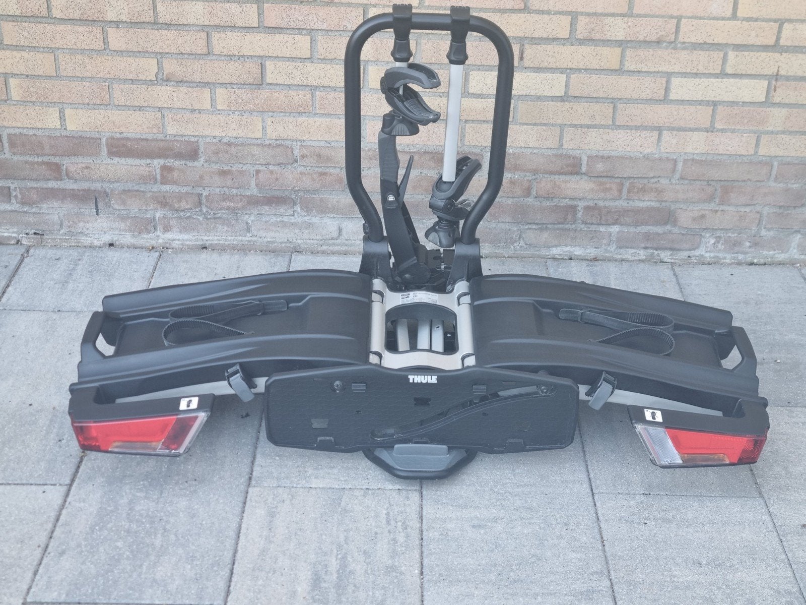 Fietsendrager Thule EasyFold 933 Kantelbaar incl.Oprijgoot, Ophalen, Elektrische fiets, Zo goed als nieuw, 2 fietsen