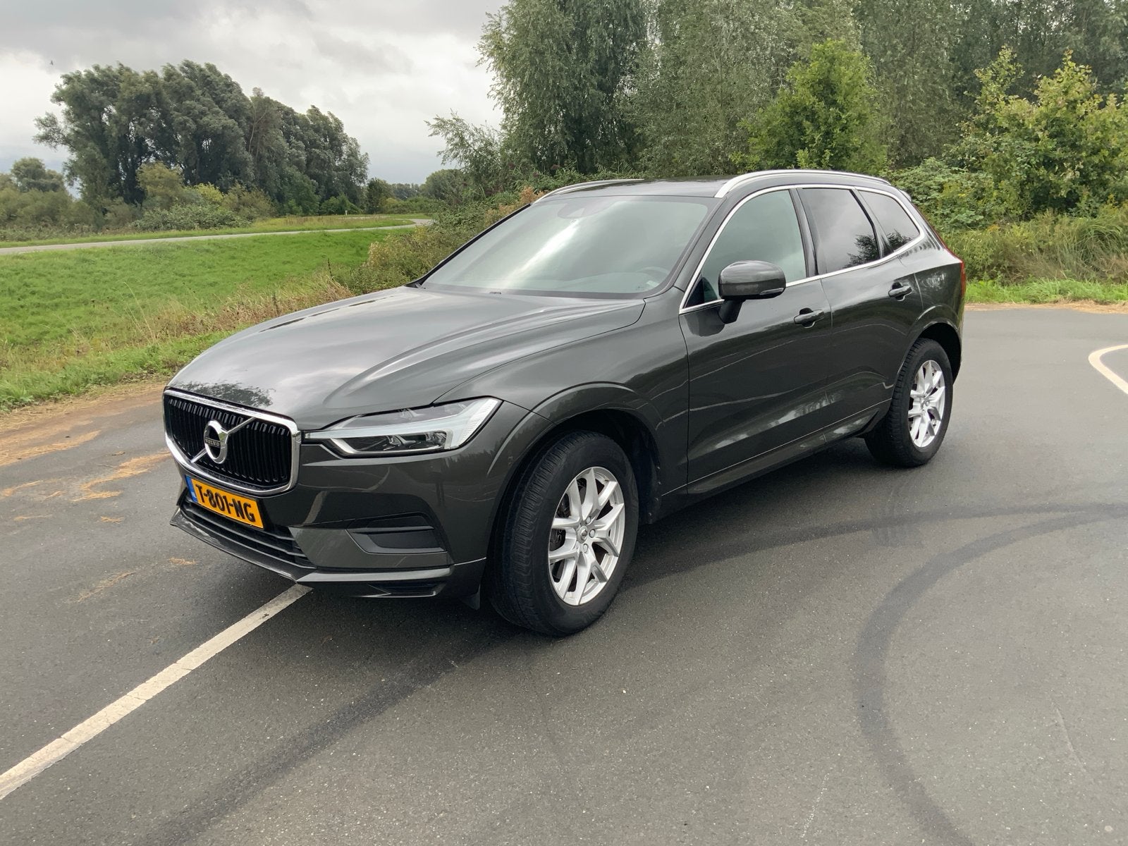 Volvo XC60 D4 190pk Geartronic 2018 Grijs, Zwart, 1969 cc, Leder, Particulier