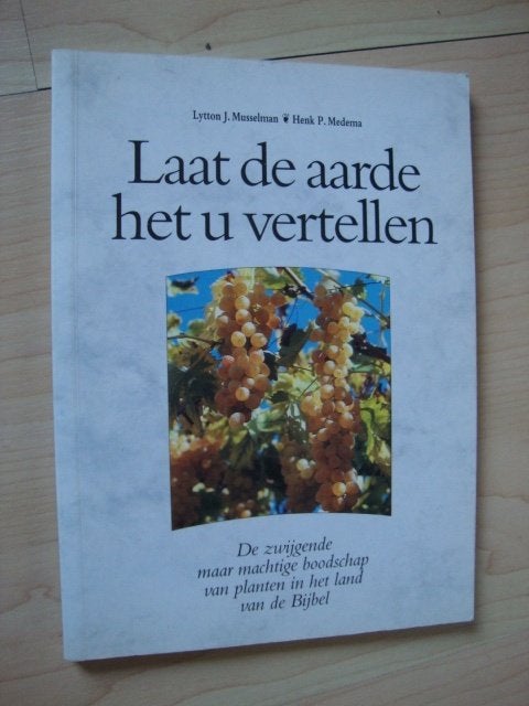 LAAT DE AARDE HET U VERTELLEN   Lytton J Musselman, Ophalen of Verzenden, Zo goed als nieuw