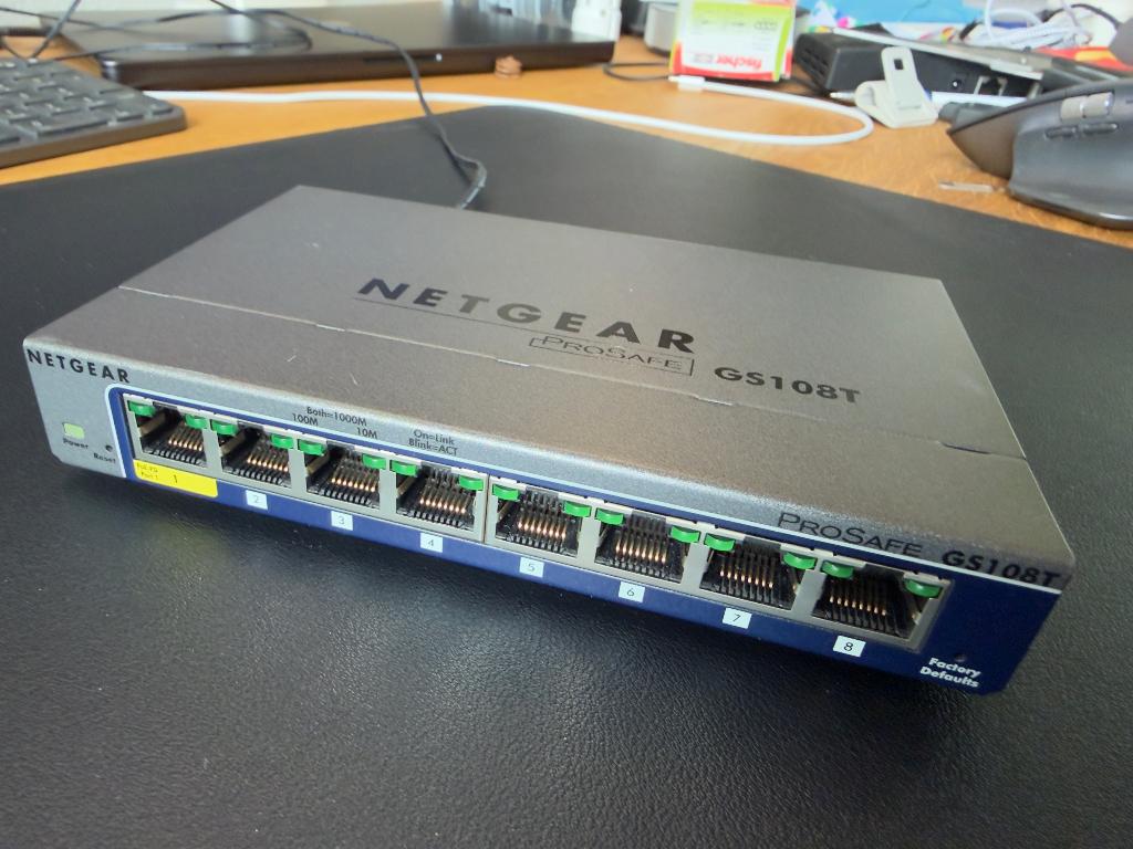 Netgear ProSafe GS108Tv2 managed switch, Computers en Software, Netwerk switches, Zo goed als nieuw, Ophalen of Verzenden