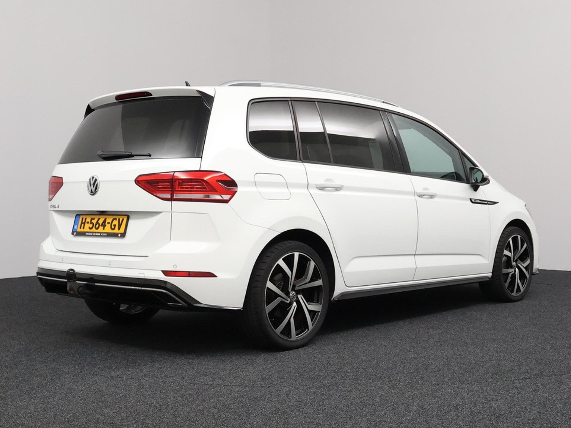 Volkswagen Touran 1.5 TSI Highline Business R 7p | Trekhaak, Auto's, 4 cilinders, 150 pk, 7 stoelen, Wit