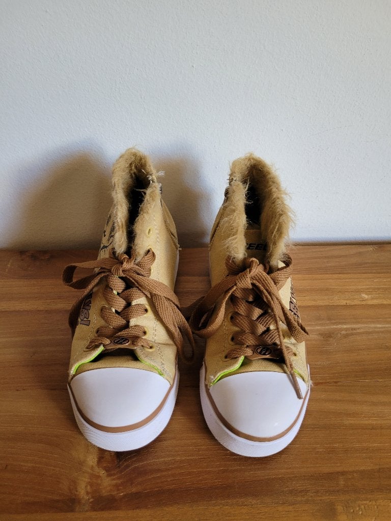 HEELYS (Lion )Schoenen met Wieltjes. Mt 33. Nieuw, Kinderen en Baby's, Speelgoed | Buiten | Rolschaatsen, Ophalen of Verzenden