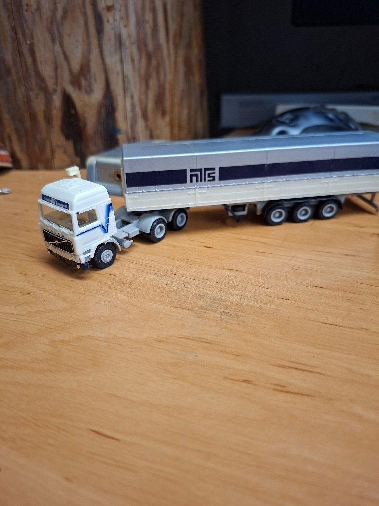 Herpa Volvo F12 NTS, Ophalen of Verzenden, Zo goed als nieuw, Bus of Vrachtwagen, Herpa