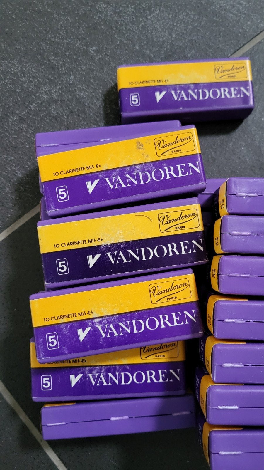 28 Doosjes Vandoren Klarinet Rietjes Mib-Eb Sterkte 5, Ophalen of Verzenden, Nieuw, Overige materialen, Es-klarinet