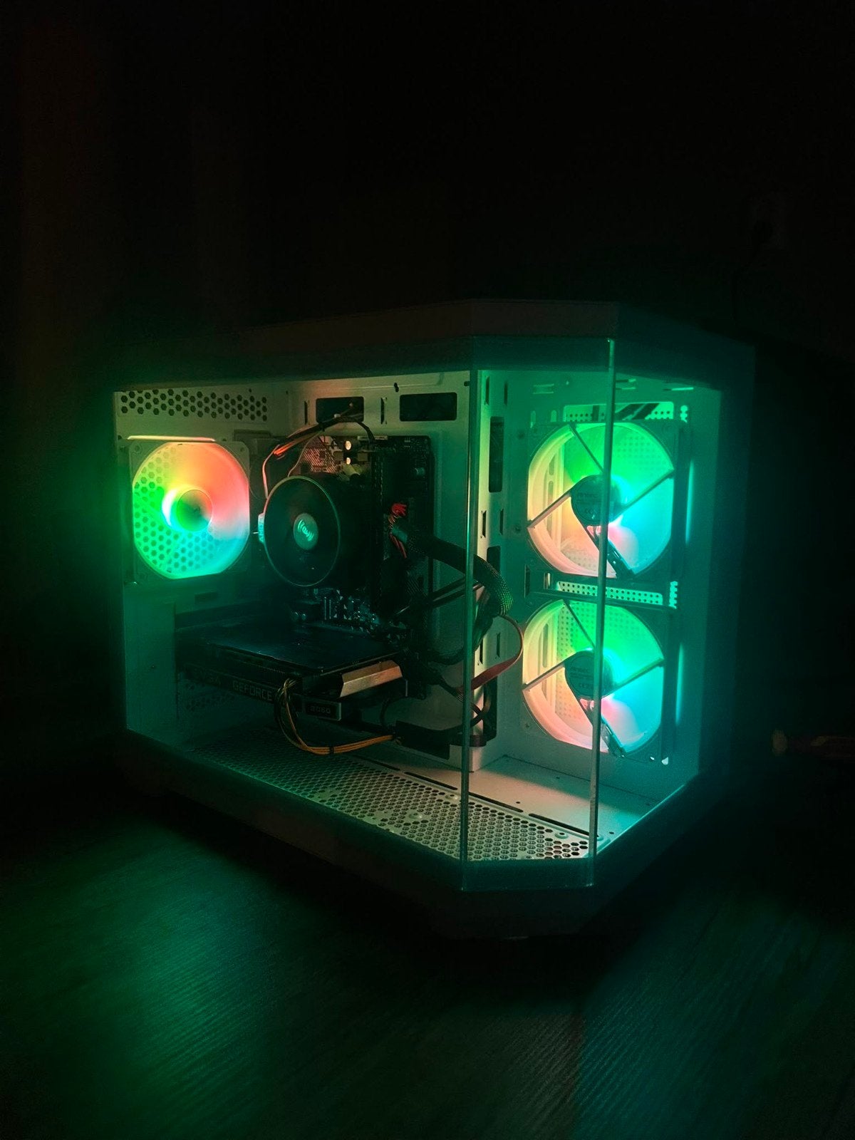 Krachtige Gaming PC met RTX 2060 en RGB Verlichting, Computers en Software, Desktop Pc's, Met monitor, AMD Ryzen 5 4500 6-Core Processor