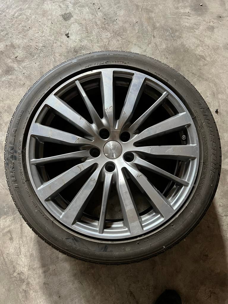 Originele Maserati 19inch Velg met Bridgestone (P245/45R19), Auto-onderdelen, Banden en Velgen, 19 inch, Mas, Banden en Velgen