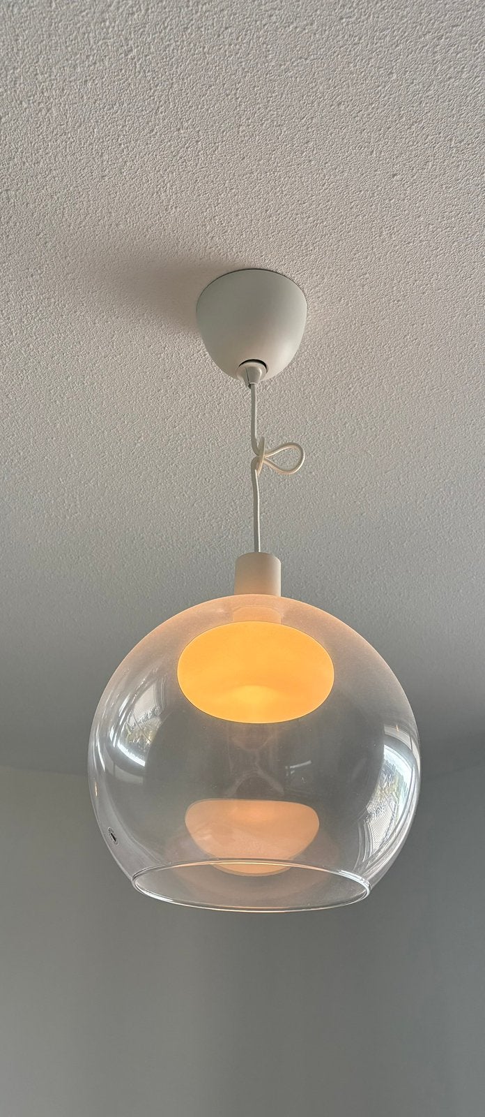 IKEA hanglamp met glazen bol + lamp – zo goed als nieuw, Ophalen, Zo goed als nieuw, Glas, E27 (groot)