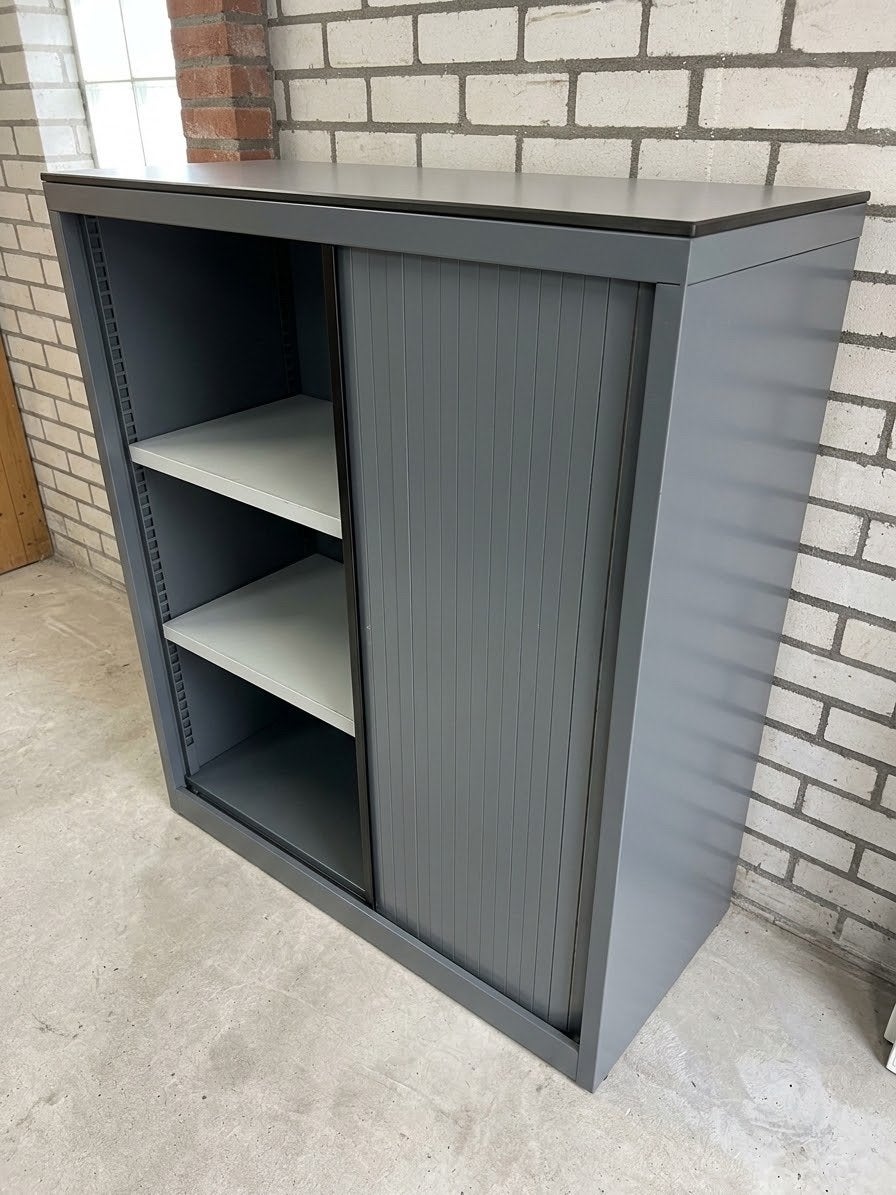 Grijze archiefkast met roldeur en legplanken, Huis en Inrichting, Gebruikt, 100 tot 150 cm, Grijs, Ophalen of Verzenden