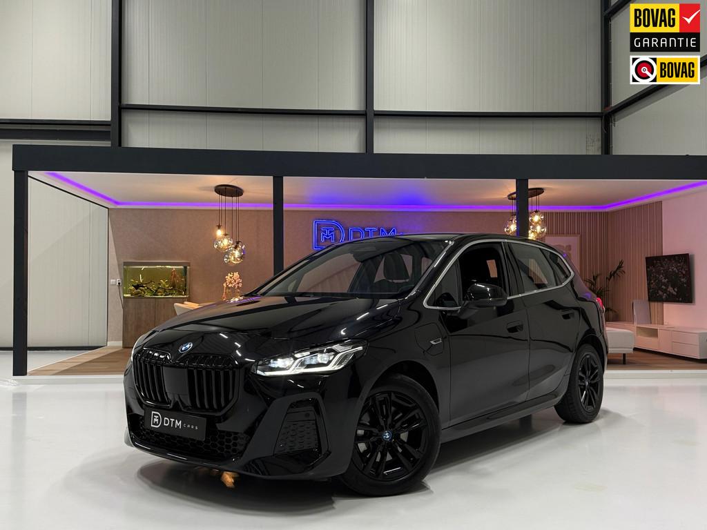 BMW 2-serie Active Tourer 225e xDrive M-pakket | Plug-in 4x4, Auto's, BMW, Automaat, 1800 kg, Gebruikt, 16 kWh