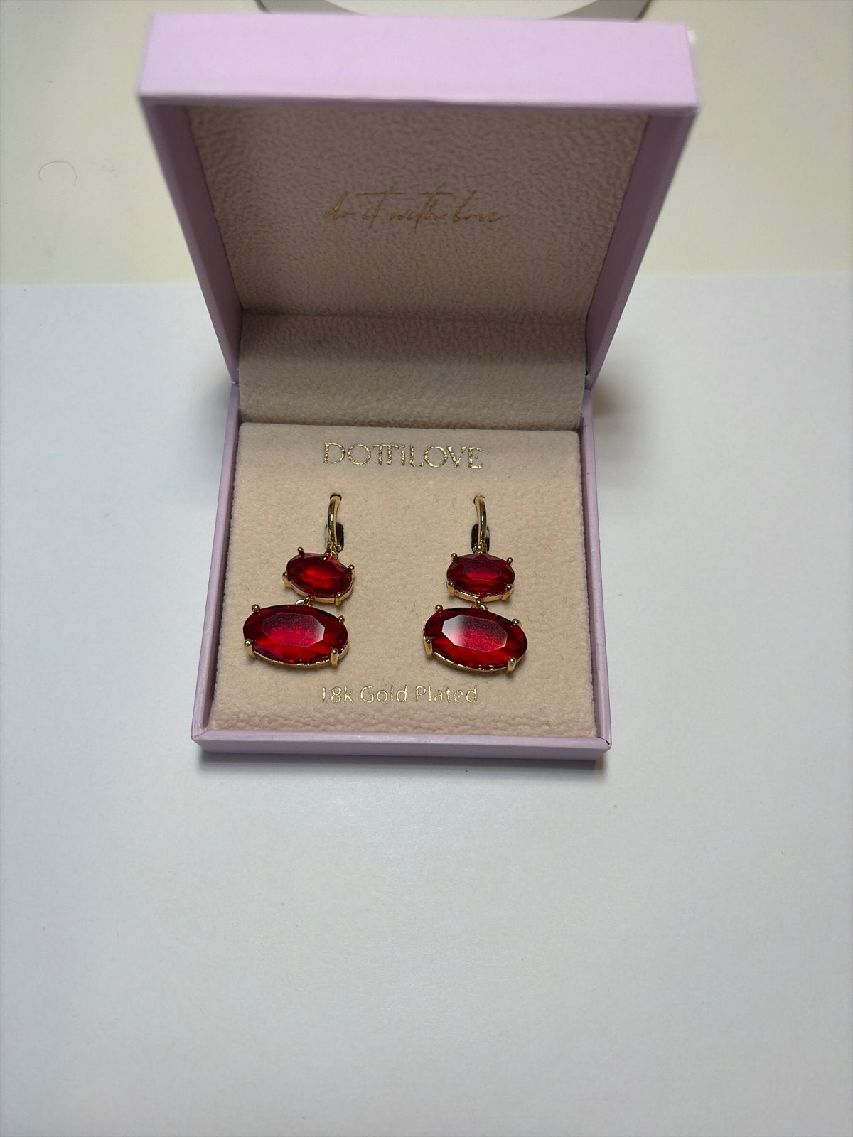 Elegante 18k vergulde oorbellen met rode stenen, Overige materialen, Hangers, Ophalen of Verzenden, Zo goed als nieuw
