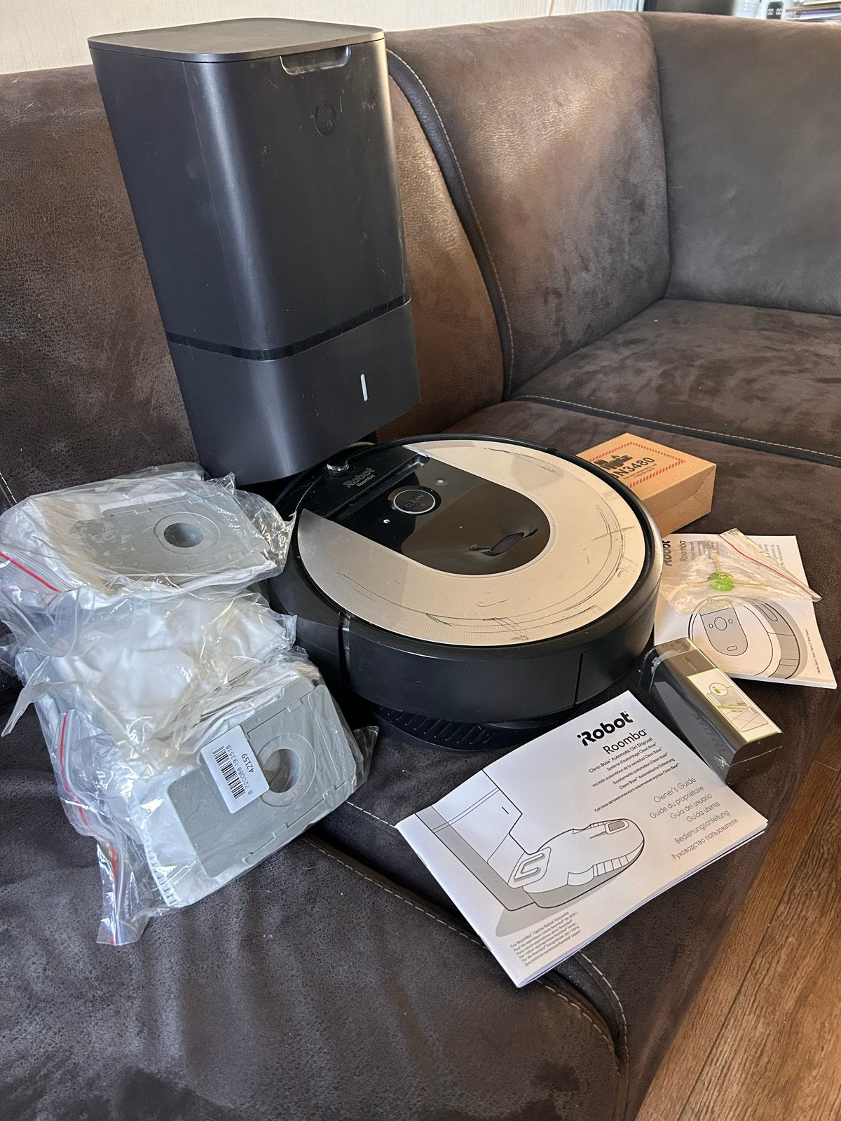 Roomba i7 robotstofzuiger met cleanbase en extra's, Ophalen, Gebruikt, IRobot, Robotstofzuiger