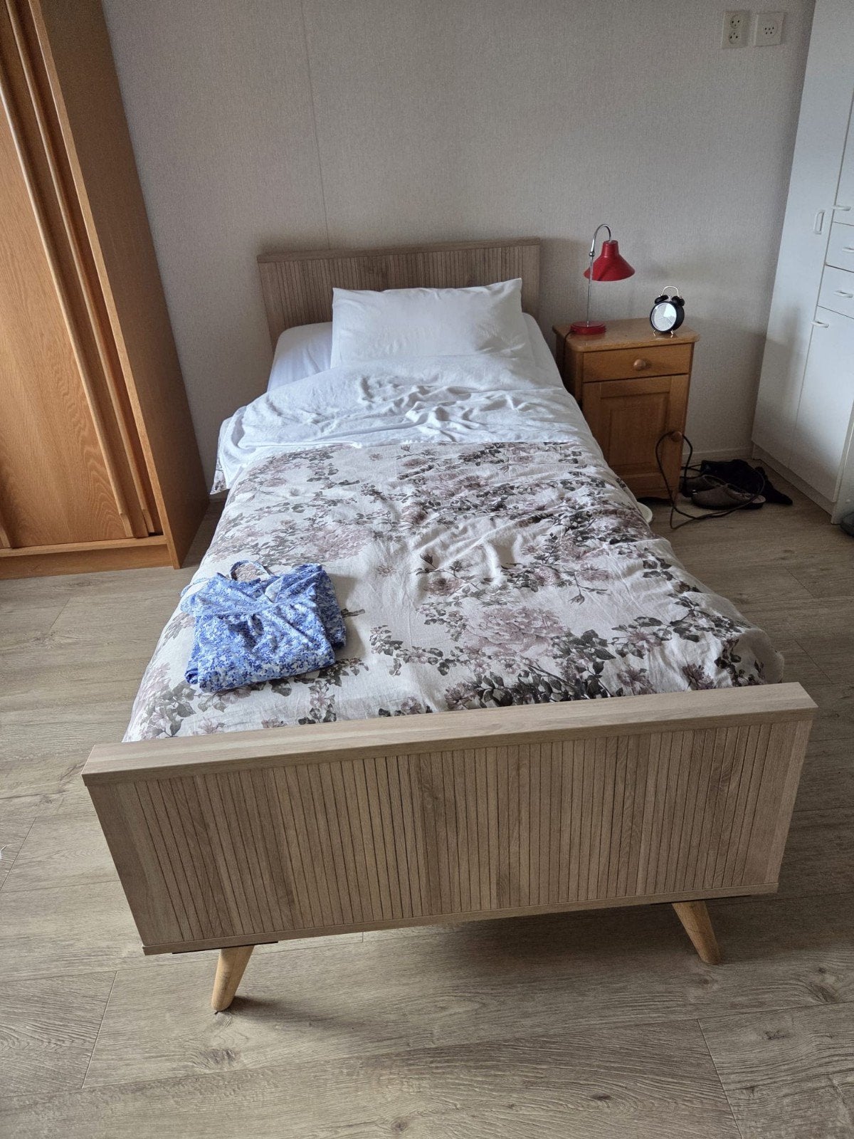 Maxfurn Oskar Elektrisch verstelbaar bed 90x200 cm z.g.a.n., Ophalen, Verstelbaar, 90 cm, Eenpersoons