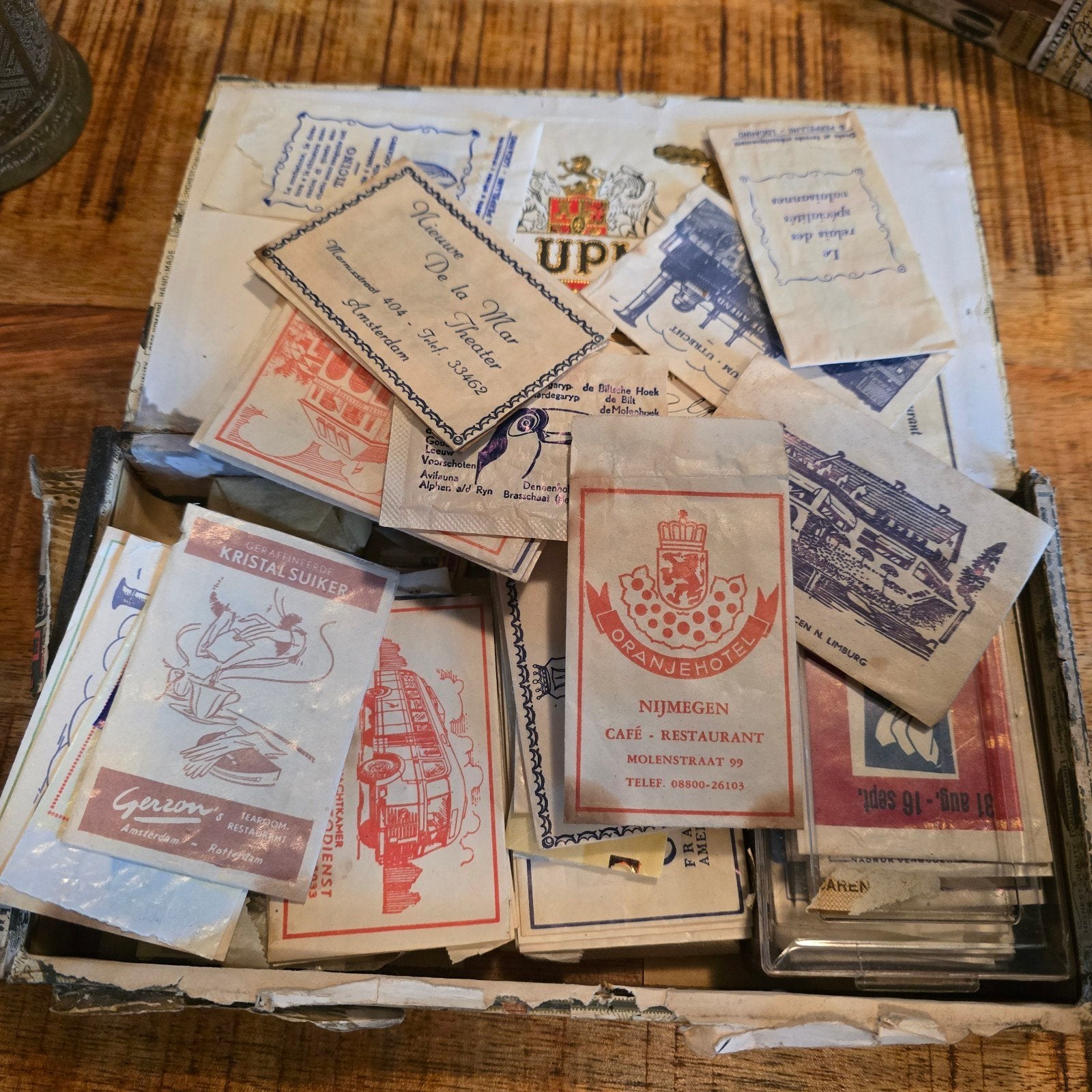 Vintage suikerzakjes en sigarenkistje Carl Upmann, Ophalen of Verzenden, Gebruikt
