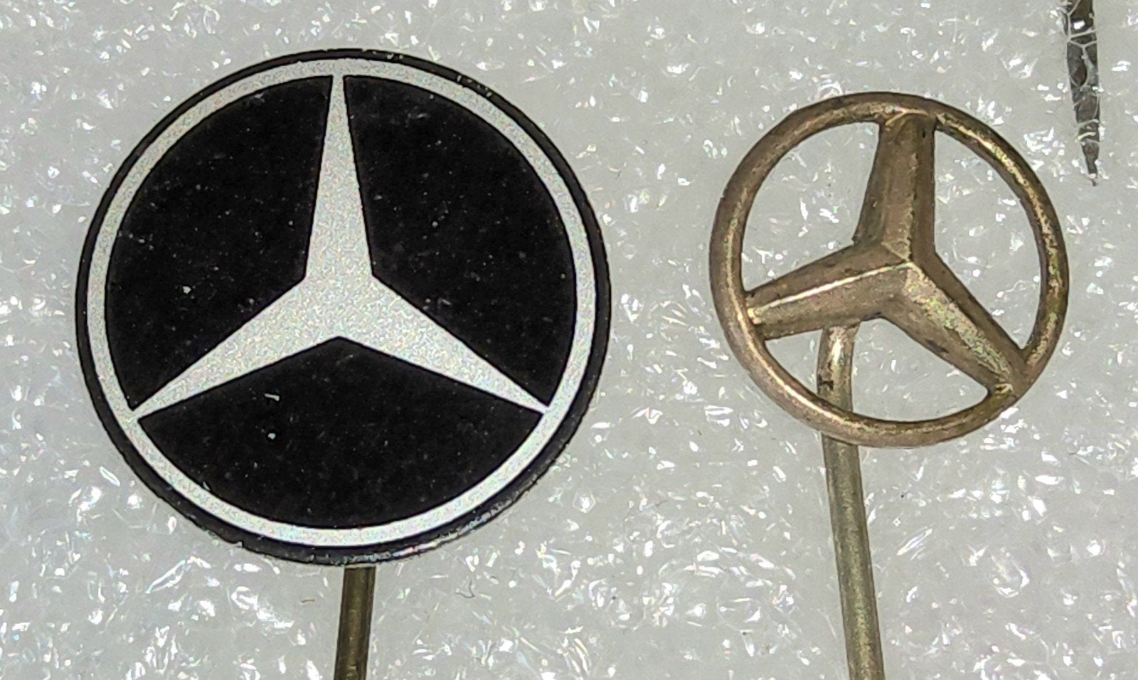 2 Mercedes-Benz Speldjes - Vintage Auto, Ophalen of Verzenden, Gebruikt, Overige onderwerpen, Speldje of Pin