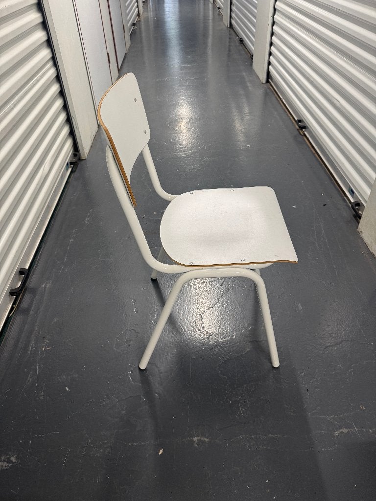 Witte stapelbare stoelen - 6 stuks, Huis en Inrichting, Stoelen, Zo goed als nieuw, Vijf, Zes of meer stoelen, Hout, Metaal, Wit