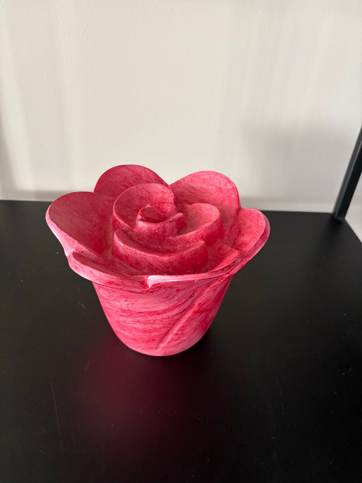 Roos Urn 500ml - Prachtige Rode Roos Vormige Urn, Info@jouwurn.nl, Overige materialen, Met deksel, Ophalen of Verzenden