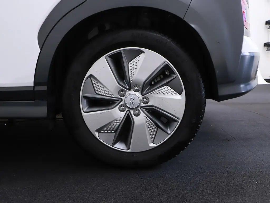 Hyundai KONA EV Premium 64 kWh, 12 maanden, Gebruikt, Wit, Origineel Nederlands